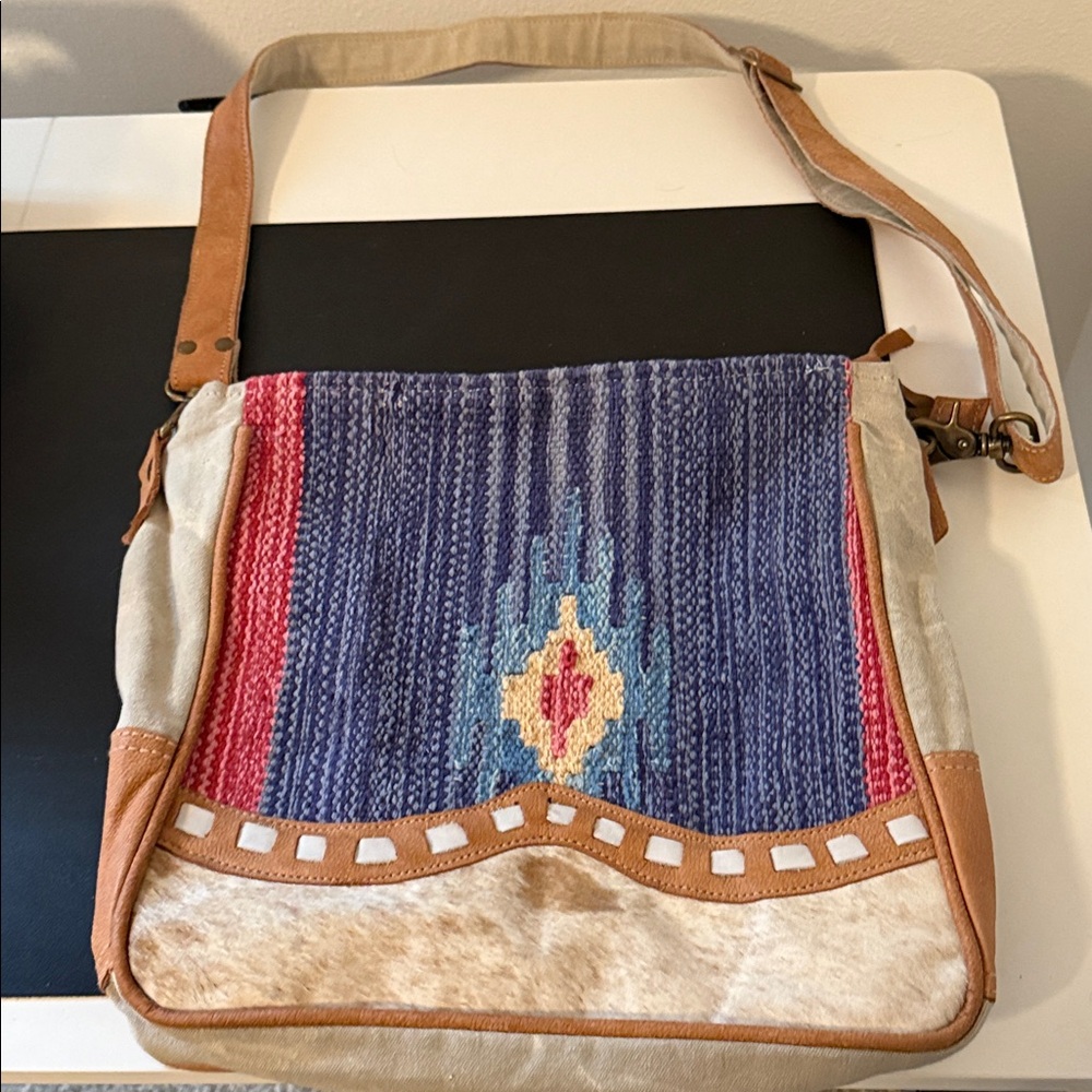 OLAY Multicolor Woven Shoulder Bag